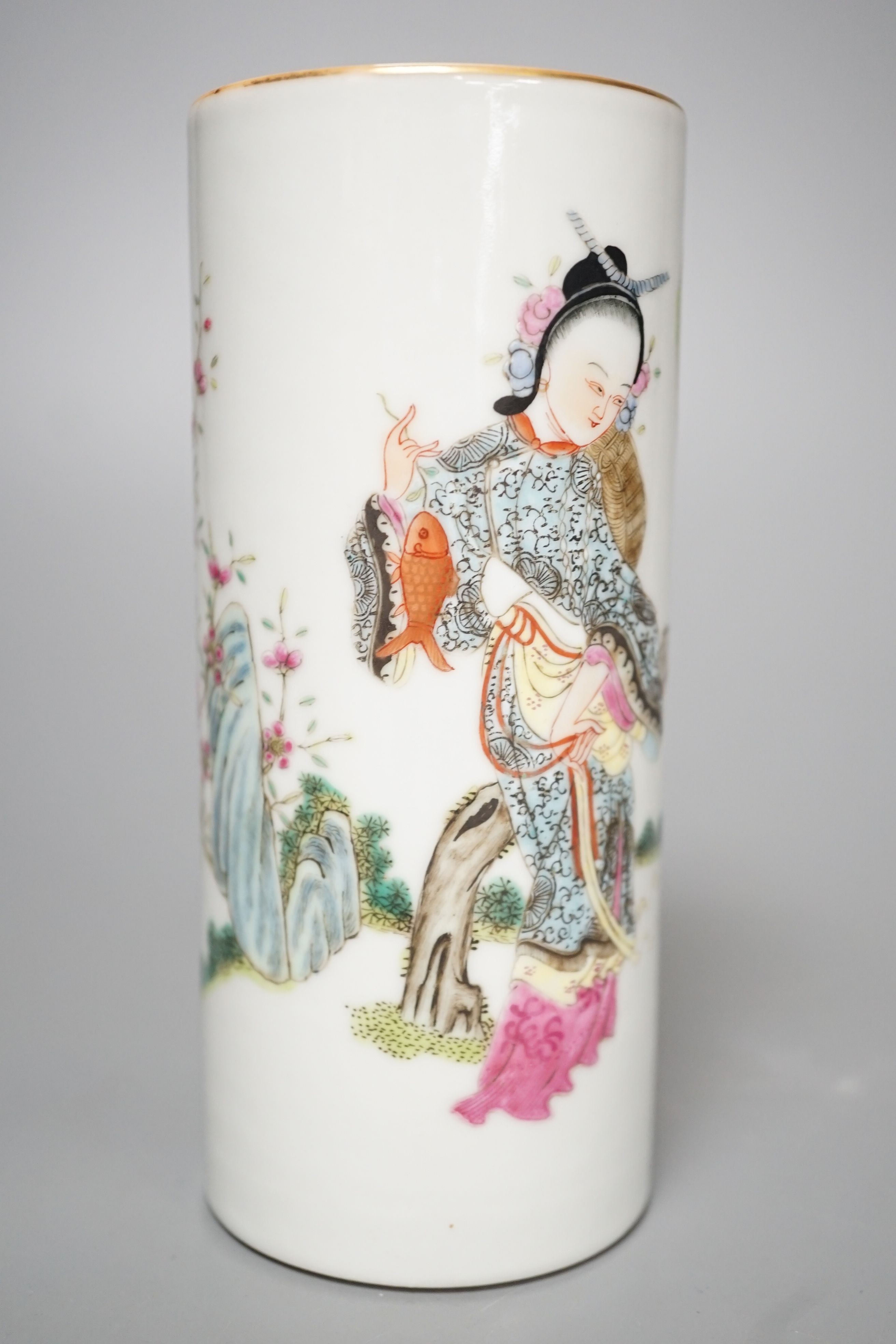 A Chinese famille rose brush pot, height 15cm